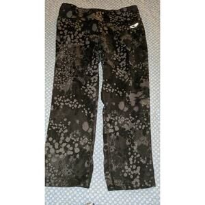 Champion Duo Dry girls sz. 10/12 black design crop legging sport pants. Comfy